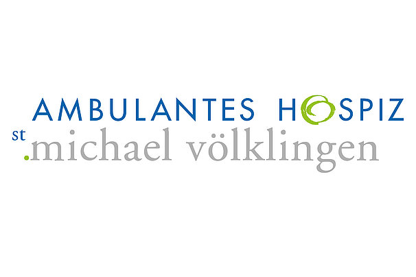 Logo des Ambulanten Hospiz St. Michael Völklingen mit grünem stilisiertem Blatt im Schriftzug
